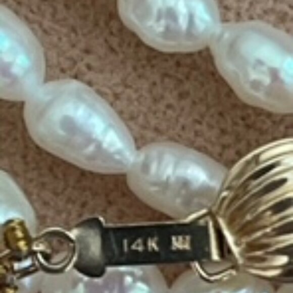 Vintage Freshwater Pearl Triple Strand 24” Necklace 14k Gold Clasp - Picture 4 of 6